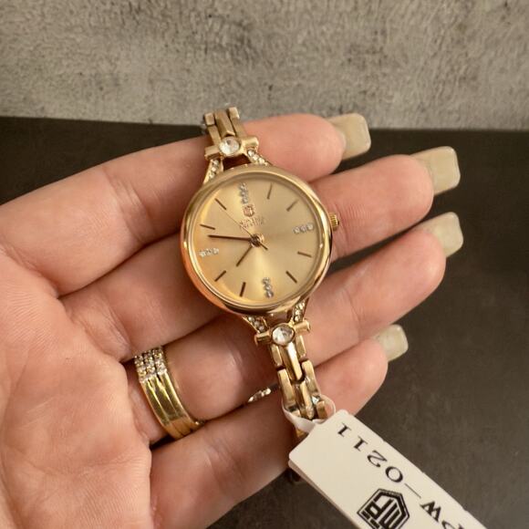 Montres Prestige X Invicta Women's Watch - 30mm, Steel (MPW-0211) - NEW - Picture 6 of 11